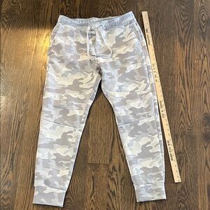 American Eagle Outfitters Medium men’s Gray camouflage camo Jogger Pants